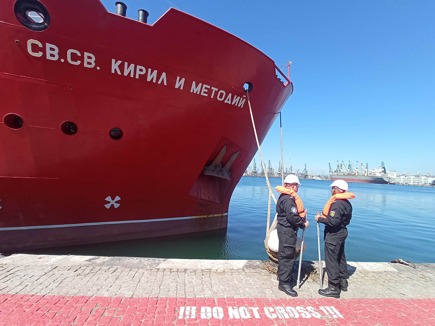 След 126 дни плаване: Полярният ни кораб се завърна във Варна (СНИМКИ)